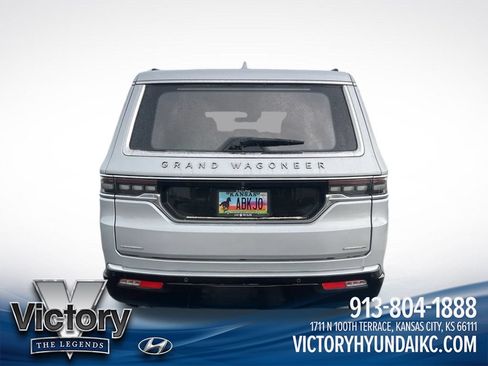 Used 2022 Jeep Grand Wagoneer Series III w/ Rear Seat Video Group 1 AWD/4WD image 4