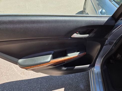 Used 2011 Honda Accord EX image 39
