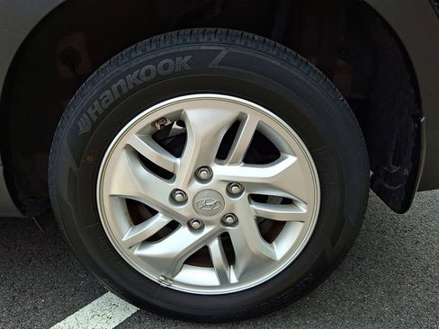 Certified 2024 Hyundai Venue SE FWD image 15