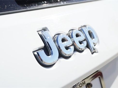 Used 2021 Jeep Grand Cherokee Overland image 12