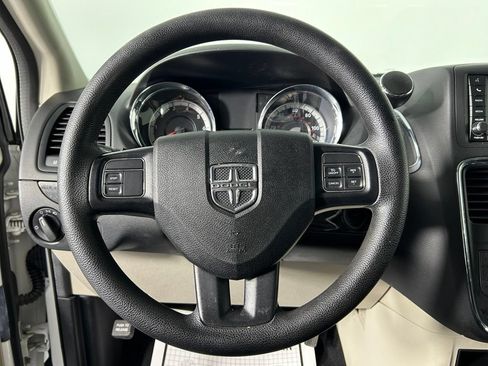 Used 2019 Dodge Grand Caravan SE FWD image 25