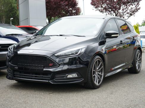 Used 2018 Ford Focus ST FWD image 1