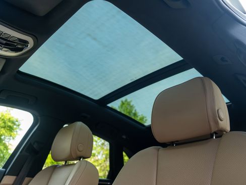 Certified 2022 Porsche Macan AWD/4WD image 34