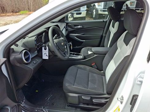 New 2026 Chevrolet Trax LS image 6