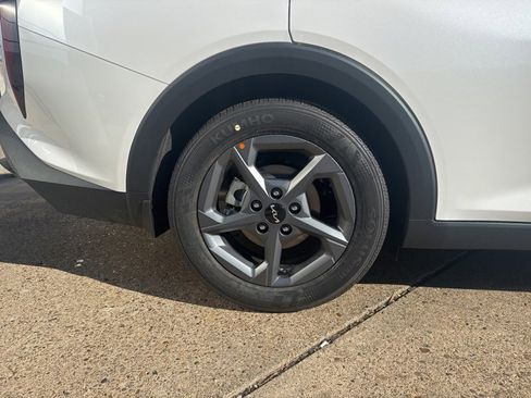 New 2025 Kia K4 LXS image 9