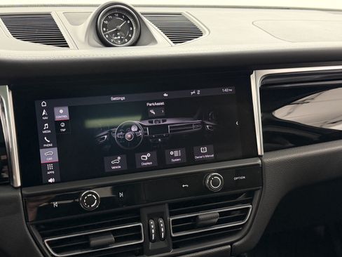 Certified 2024 Porsche Macan S AWD/4WD image 46