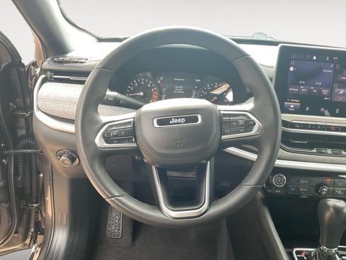 Used 2024 Jeep Compass Latitude AWD/4WD image 12