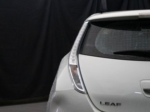 Used 2013 Nissan Leaf S w/ Charger Pkg image 11