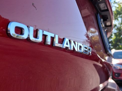 Used 2024 Mitsubishi Outlander SE image 34