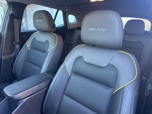 Used 2024 Chevrolet Trax ACTIV w/ Sunroof Package image 11