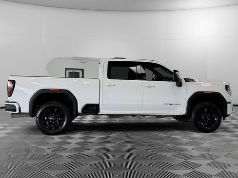 Used 2025 GMC Sierra 2500 AT4 image 9