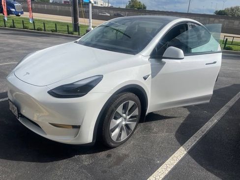 Used 2023 Tesla Model Y Long Range AWD/4WD image 18