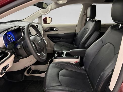 Used 2022 Chrysler Pacifica Touring-L AWD/4WD image 12
