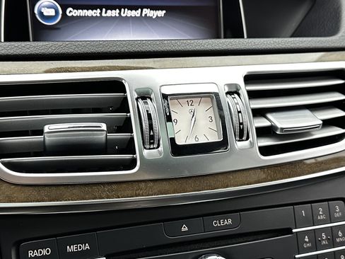 Used 2016 Mercedes-Benz E 350 Sedan w/ Premium Package image 18