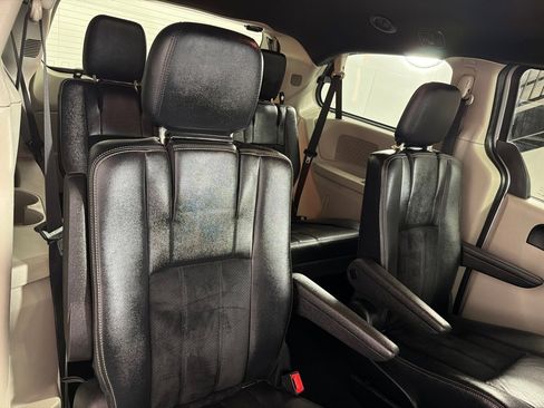 Used 2017 Dodge Grand Caravan SXT FWD image 19