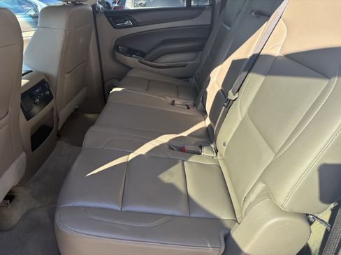 Used 2018 Chevrolet Suburban LT image 9