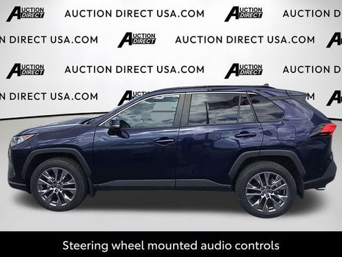 Used 2020 Toyota RAV4 XLE Premium image 3