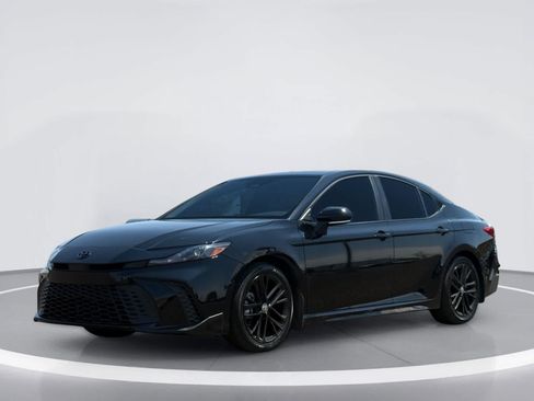 Used 2025 Toyota Camry SE FWD image 2