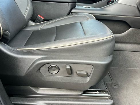 Used 2023 Chevrolet Suburban Premier AWD/4WD image 14