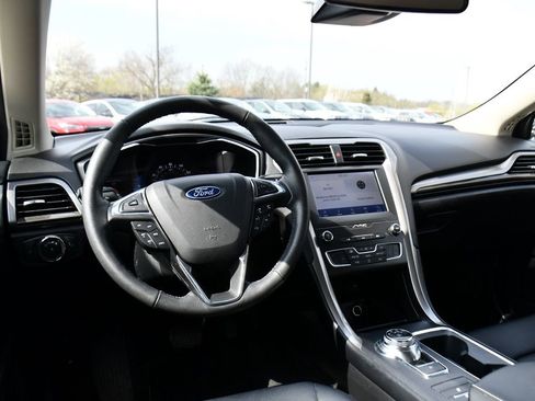 Used 2020 Ford Fusion SEL FWD image 12