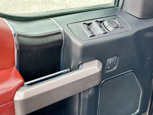 Used 2018 Ford F150 Platinum w/ Equipment Group 701A Luxury AWD/4WD image 21