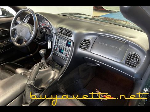 Used 2001 Chevrolet Corvette Convertible w/ Preferred Equipment Group2 RWD image 18