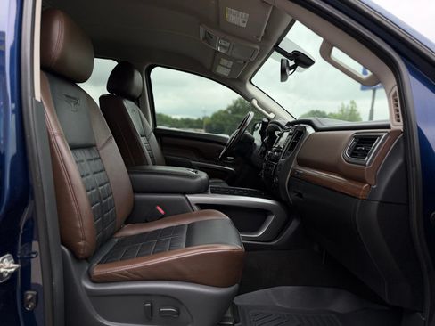 Used 2018 Nissan Titan SV AWD/4WD image 33