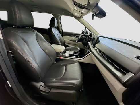 Used 2022 Kia Carnival LX FWD image 32