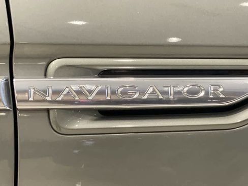 Used 2020 Lincoln Navigator L Reserve w/ Luxury Package image 12