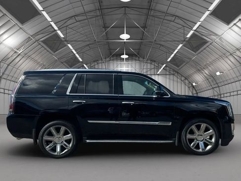 Used 2015 Cadillac Escalade Luxury image 6