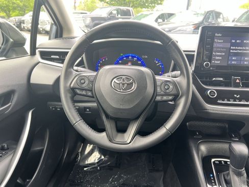 Used 2022 Toyota Corolla LE w/ Premium Interior Package FWD image 24