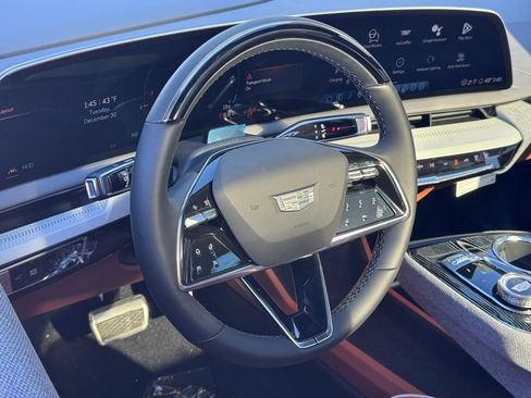 New 2026 Cadillac Optiq Luxury 2 image 15