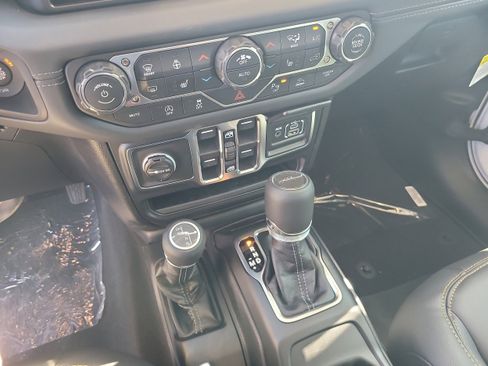 New 2026 Jeep Gladiator Sport AWD/4WD image 18