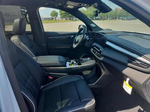 New 2026 Buick Enclave Avenir w/ Super Cruise Package image 6