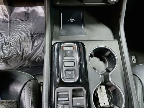 Used 2025 Honda Pilot Touring image 17