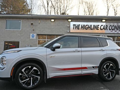 Used 2024 Mitsubishi Outlander Ralliart image 5