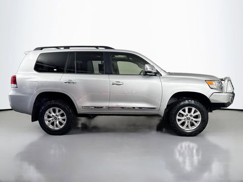 Used 2016 Toyota Land Cruiser image 4