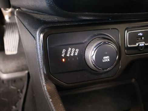 Used 2022 Jeep Renegade Latitude AWD/4WD image 9