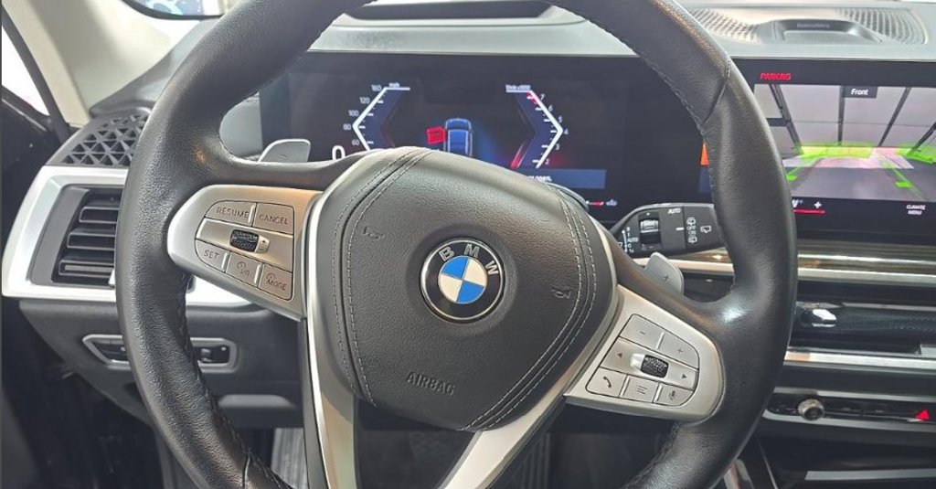 Used 2023 BMW X7 xDrive40i AWD/4WD image 3