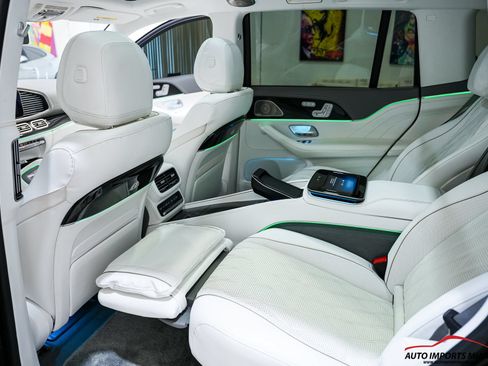 Used 2024 Mercedes-Benz Maybach GLS 600 4MATIC image 9