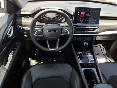 Used 2025 Jeep Compass Trailhawk AWD/4WD image 9