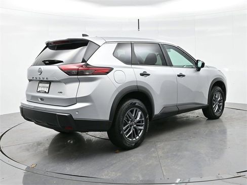 Used 2024 Nissan Rogue S image 7