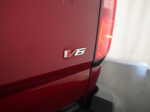 Used 2021 Chevrolet Colorado Z71 w/ Safety Package AWD/4WD image 11