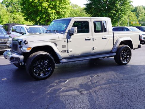 Used 2023 Jeep Gladiator Overland AWD/4WD image 9