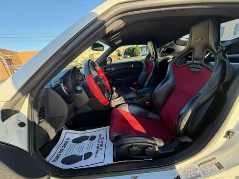 Used 2018 Nissan 370Z NISMO image 9
