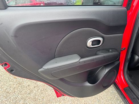 Used 2016 Kia Soul + FWD image 19