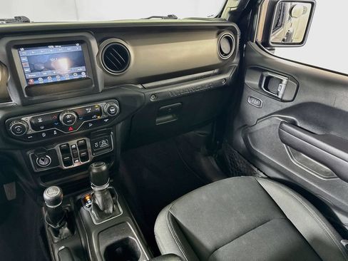 Used 2018 Jeep Wrangler Unlimited Sport S AWD/4WD image 21