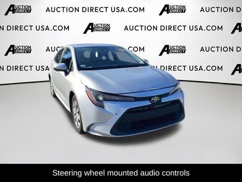Used 2021 Toyota Corolla LE image 3