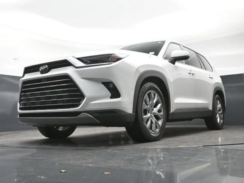 Used 2024 Toyota Grand Highlander FWD image 27
