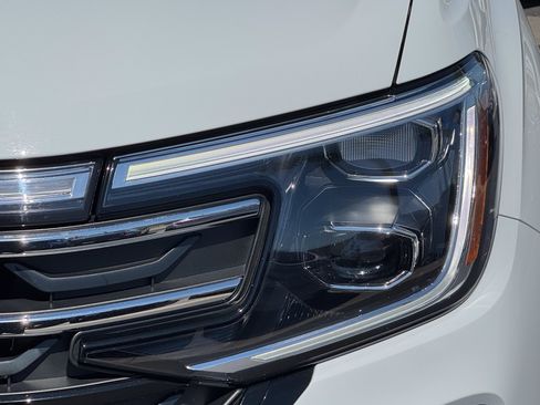 Used 2025 Volkswagen Atlas Peak Edition SE AWD/4WD image 6